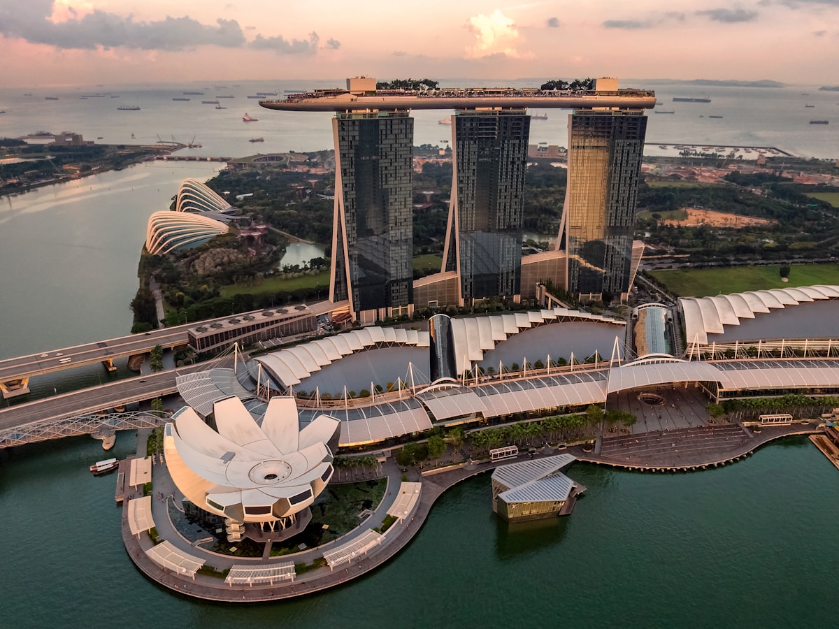 Marina Bay Sands and the Singapore skyline at dusk
